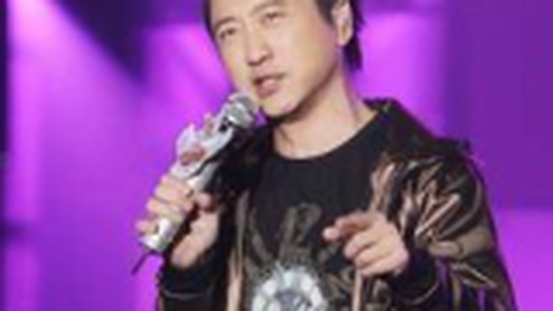 庾澄庆窦靖童音乐节惊喜同框两代音乐人台下畅聊甚欢